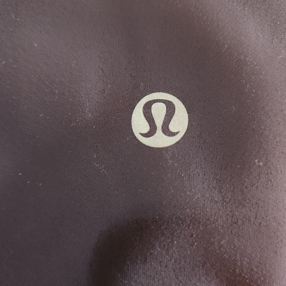 EUC Lululemon athletica Gray Crop Workout Pants. Size 8. No wear. Like new. - Picture 2 of 4